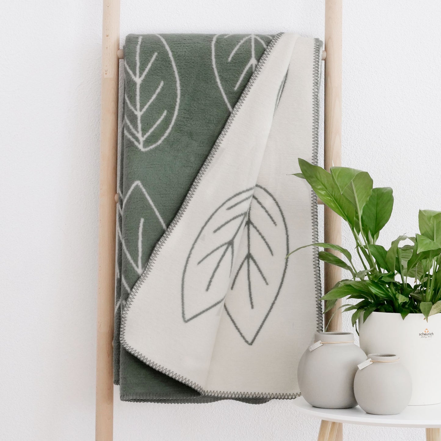Wohndecke Bente aus 100 % Bio-Baumwolle, Blätter