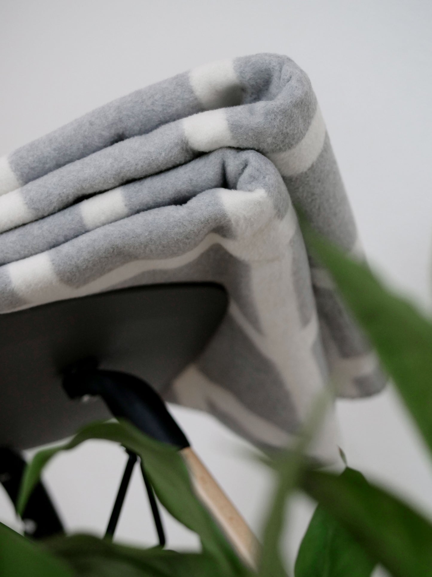 Wohndecke Vera aus recycelter Baumwolle, Streifen